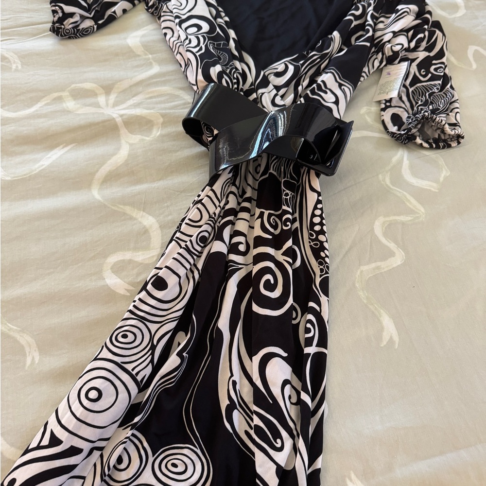 Black and White Patterned Dress with Belt - Picture 6 of 13